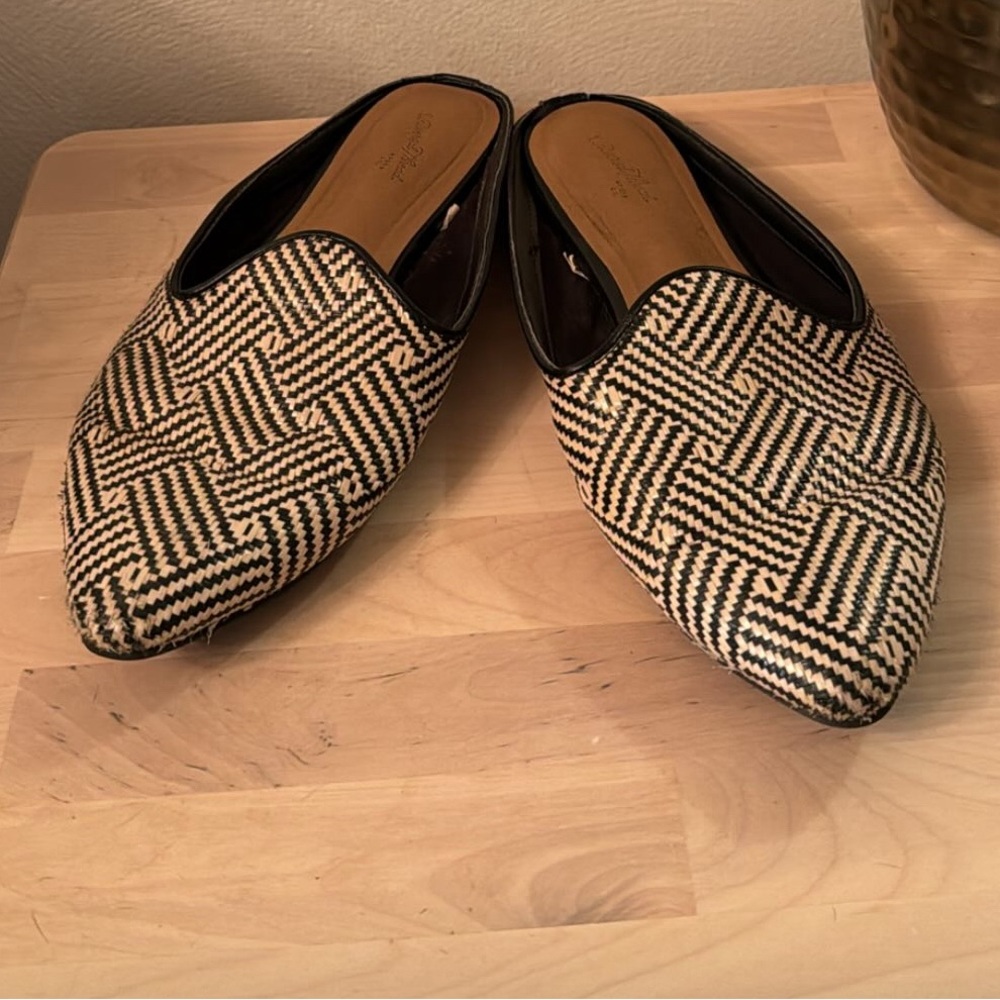 Universal Thread Slip On Shoes
